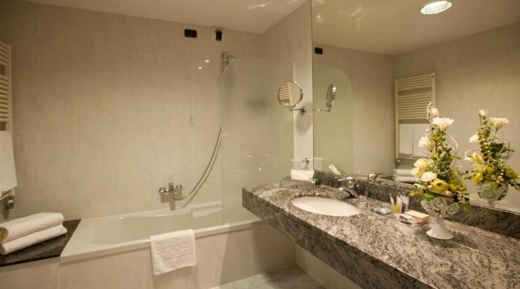 Phi Hotel Cavalieri Bra Exterior photo