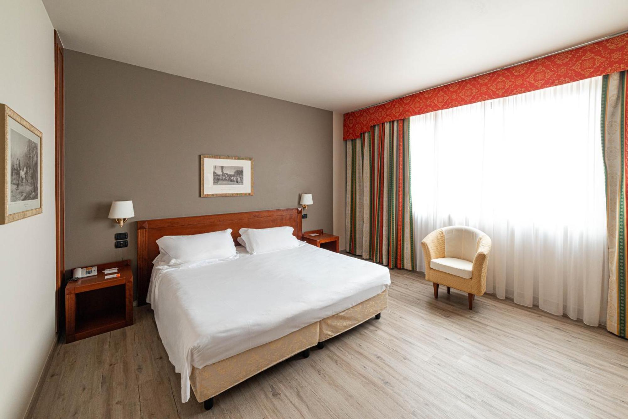 Phi Hotel Cavalieri Bra Exterior photo